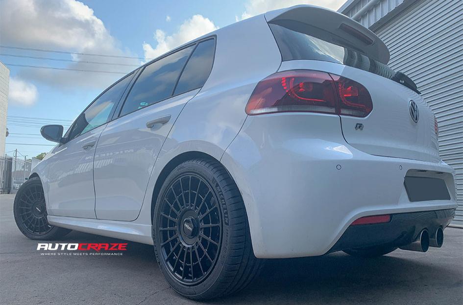 VOLKSWAGEN GOLF LAS R MATTE BLACK